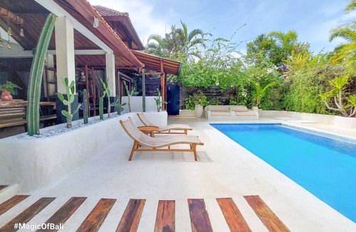 Laksmana Villa | Highly Appreciated Antique style villa near the Beach and Restaurants