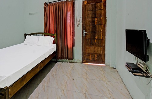 Praya Hotel | Hotel O Homestay Bang HajiNearLapangan Penujak (Inen Gonggang)
