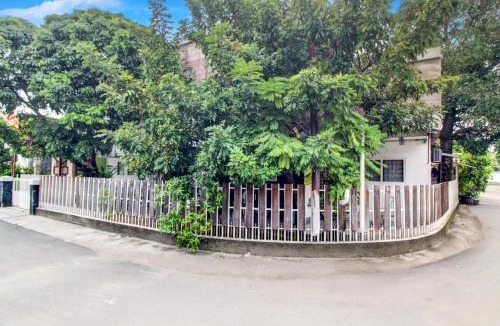 Padang Hotel | Hotel O Jalan Jenderal Sudirman Near Imam Bonjol Square Formerly Nelvi Guest House