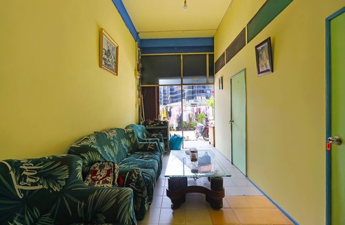 Lubuk Baja Hotel | Hotel O Penginapan LorraNearPasar Oleh Oleh