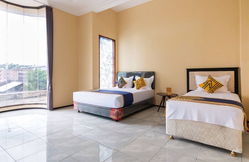 Lawang Hostel | Hotel O Safira Family Residence Syariah