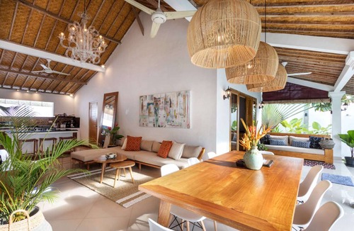 Laksmana Villa | How to Rent Your Own Private Luxury Holiday Villa in Seminyak for Less than Basic Hotel