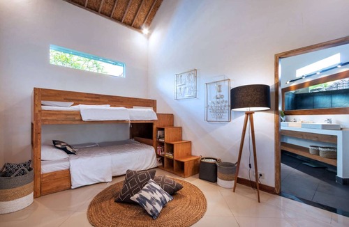 Laksmana Villa | How to Rent Your Own Private Luxury Holiday Villa in Seminyak for Less than Basic Hotel