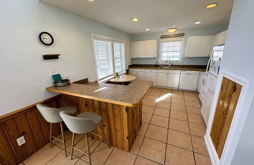 Colington House | KD108- Near the Beach- 4 BRs, Just a Short Stroll to the Beach, Dog Friendly!