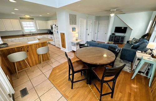 Colington House | KD108- Near the Beach- 4 BRs, Just a Short Stroll to the Beach, Dog Friendly!