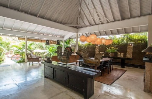 Umalas Villa | La Banane, 4 Bedroom Villa+Cook, Peaceful Tranquility, 5 mins from Seminyak.