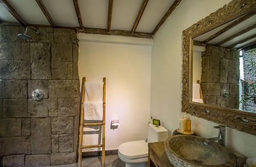 Umalas Villa | La Banane, 5 Bedroom Villa+Cook, Peaceful Tranquility, 5 mins from Seminyak.