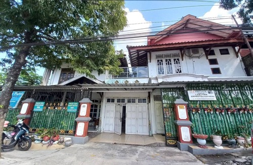 Surakarta House | La Tansa Family Suite Near UNS
