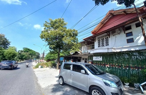 Surakarta House | La Tansa Standard Twin Near UNS