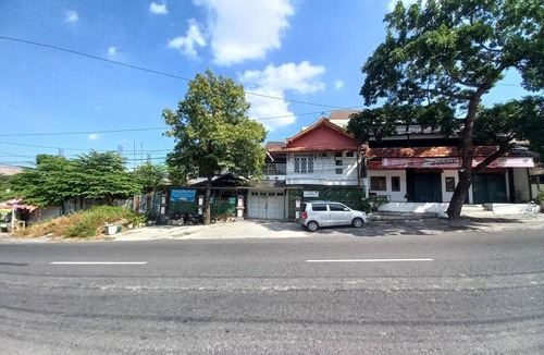 Surakarta House | La Tansa Standard Twin Near UNS