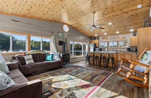 Gresham House | Lake Front! Private Dock! Water toys!