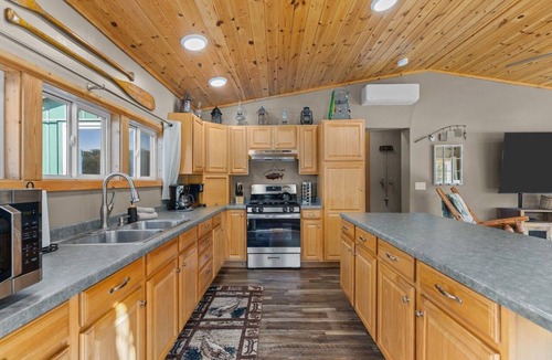 Gresham House | Lake Front! Private Dock! Water toys!