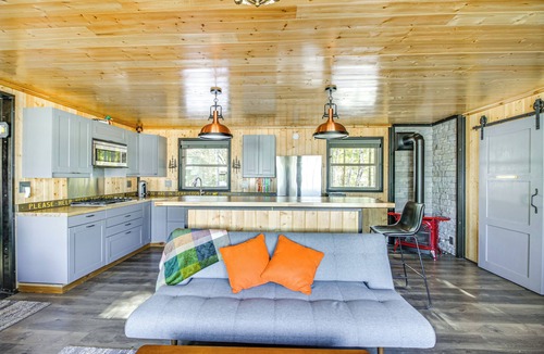 Tower Cabin | Lakefront Cabin on Lake Vermilion w/Large Dock