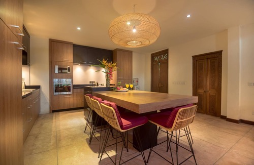Berawa Villa | Large Groups,9 BDR,Close To Beach,Great Inclusions
