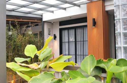Padalarang Villa | Liorasuite 4 BR with Jacuzzi Billiard Pingpong in KBP