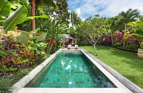 Batubelig Villa | LIVELY! 3BR Villa - 4Min Walk To Seminyak Beach! W/Private Swimming Pool!