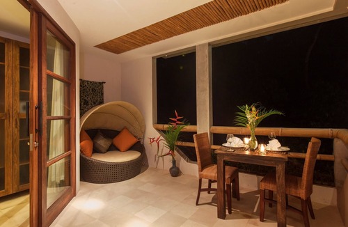 Batubelig Villa | LIVELY! 3BR Villa - 4Min Walk To Seminyak Beach! W/Private Swimming Pool!