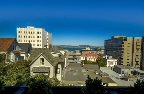 Pacific Heights Condo | LONG TERM 2 BR/2 BA EXECUTIVE VIEW FURNISHED RENTAL