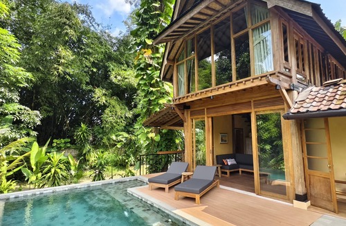 Bangunjiwo Hotel | Lotus Forest Houses