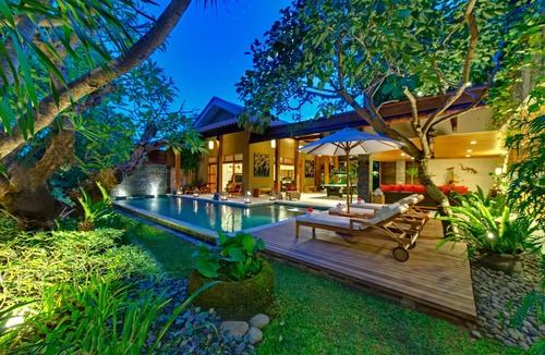 Laksmana Villa | Luxury 4BR Villa By The Beach, Seminyak! - Chill By The Pool During A Sunny Day