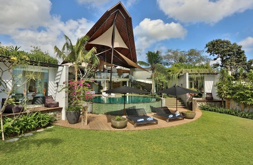 Babakan Villa | Luxury 4BR Villa, Canggu - Surrounded By Rice Fields! - 7Mins From Echo Beach!