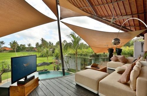 Babakan Villa | Luxury 4BR Villa, Canggu - Surrounded By Rice Fields! - 7Mins From Echo Beach!