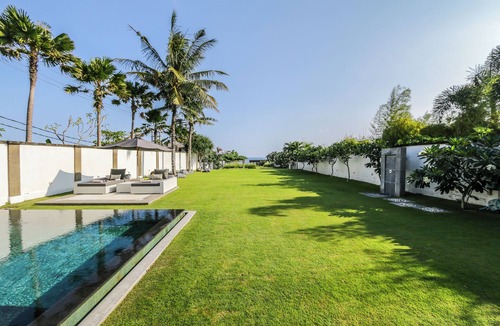 Cemagi Villa | Luxury 5 Bdr Beach Villa. Fully staffed with Chef. Beach club . 2 Pools. Canggu