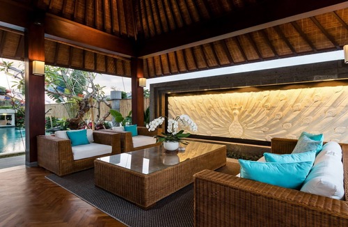 Berawa Villa | Luxury 7BR villa - Minutes away from the beach AND famous FINNS beach club!
