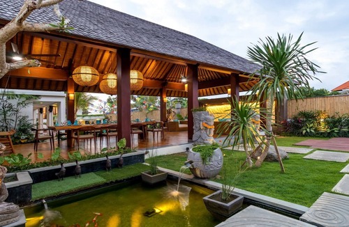 Berawa Villa | Luxury 7BR villa - Minutes away from the beach AND famous FINNS beach club!