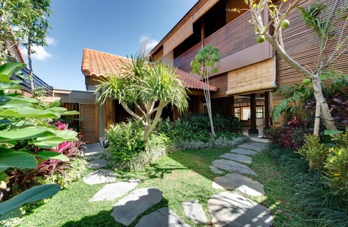 Laksmana Villa | Luxury 9BR Villa By The Beach, Seminyak! - W/Large Swimming Pool & Pool Table!