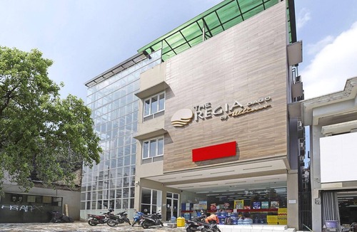 Dago House | Luxury Deluxe DBL Escape W/Free WiFi and Parking