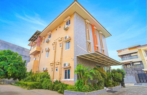 Banda Aceh House | Luxury Deluxe DBL Retreat W/Free WiFi and Parking