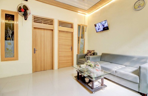 Purwokerto House | Luxury Deluxe DBL Retreat W/Free WiFi and Parking