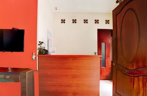 Surabaya House | Luxury Deluxe DBL Retreat W/Free WiFi and Parking