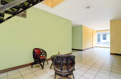 East Jakarta House | Luxury Deluxe DBL Retreat W/Free WiFi and Parking