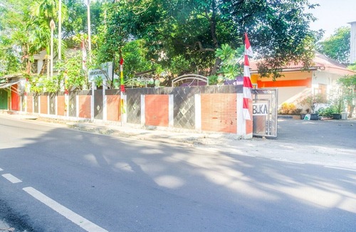 Cilandak House | Luxury Deluxe DBL Retreat W/Free WiFi and Parking