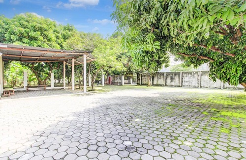 Laweyan House | Luxury Deluxe DBL Retreat W/Free WiFi and Parking
