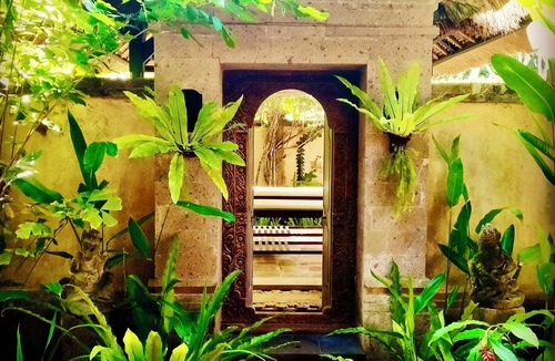 Batu Bolong Villa | Luxury Private Beachfront Estate in Canggu