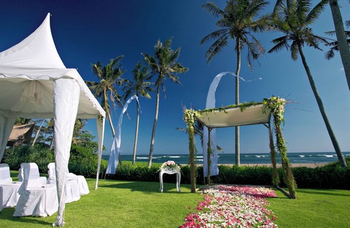 Batu Bolong Villa | Luxury Private Beachfront Estate in Canggu