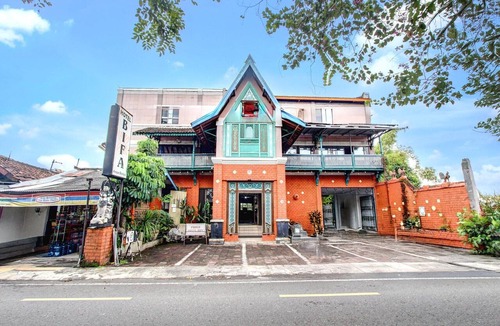 Yogyakarta House | Luxury Twin Stay with Free WiFi and Parking