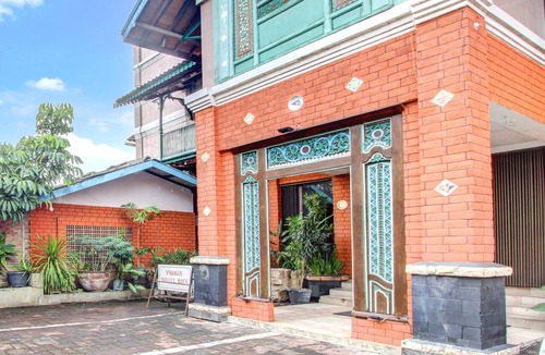 Yogyakarta House | Luxury Twin Stay with Free WiFi and Parking