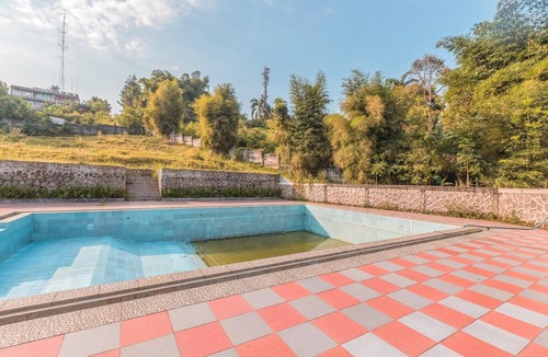Megamendung House | Luxury Twin Stay with Free WiFi and Parking