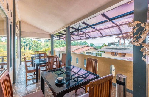 Megamendung House | Luxury Twin Stay with Free WiFi and Parking