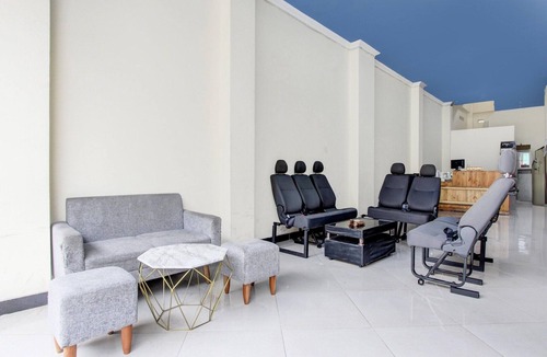 Surakarta House | Luxury Twin Stay with Free WiFi and Parking