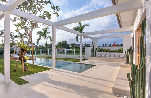 Pererenan Villa | Maluka22, unwind 3BR villa Canggu & Pererenan -pool & walking to the beach