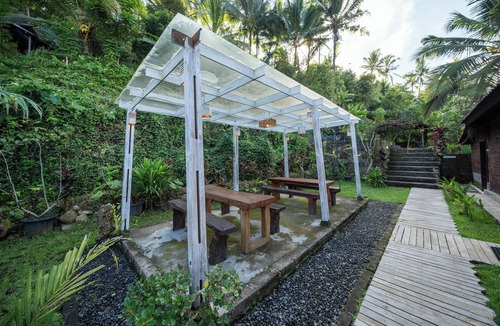 Sidemen Villa | Medukuh Point Hill Sidemen