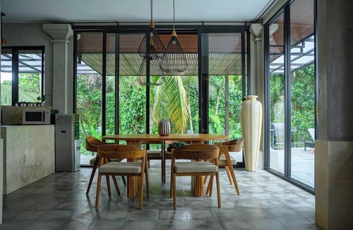 Melayang Villa | Minimalist 3BR in Jungle Ubud with Big Pool&Office