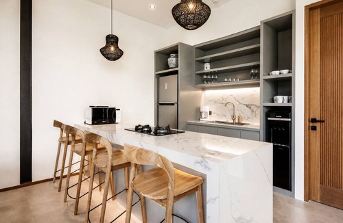 Munggu Villa | Modern Boho 5br, 200m to Canggu's Beachfront