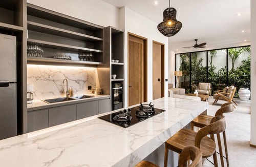 Munggu Villa | Modern Boho 5br, 200m to Canggu's Beachfront