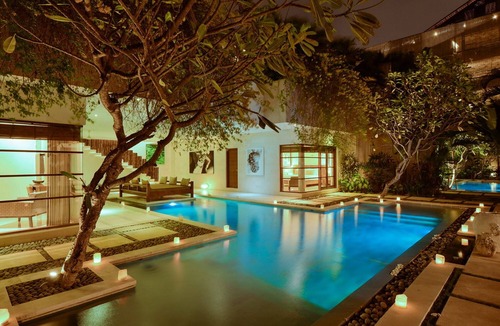 Laksmana Villa | Modern Luxury 8BR Villa, 3Min Walk From Eat Street! - W/Swimming Pool!